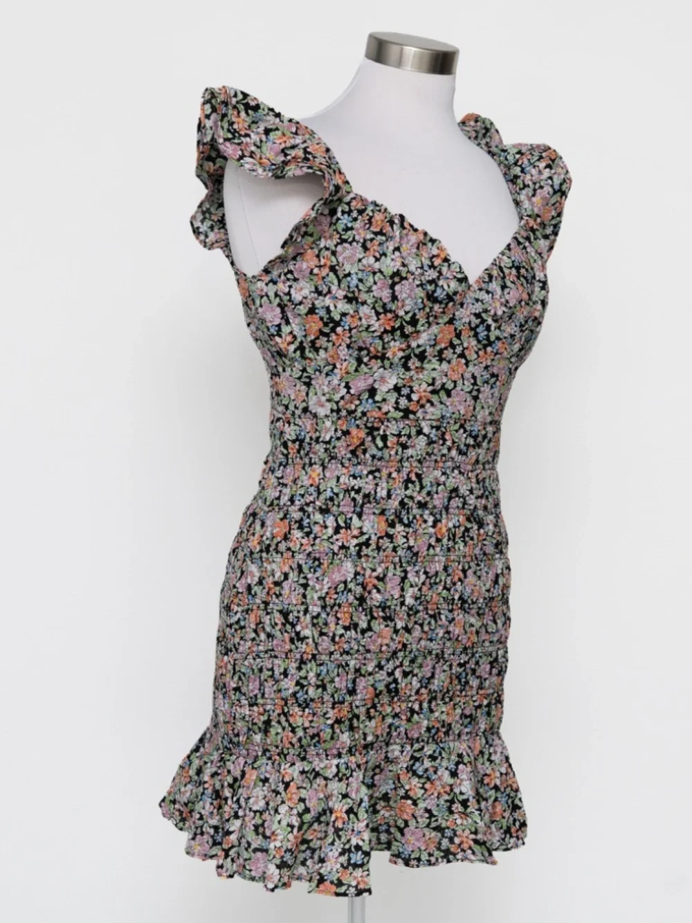 Free the Roses - Floral Smocked Mini Dress‎